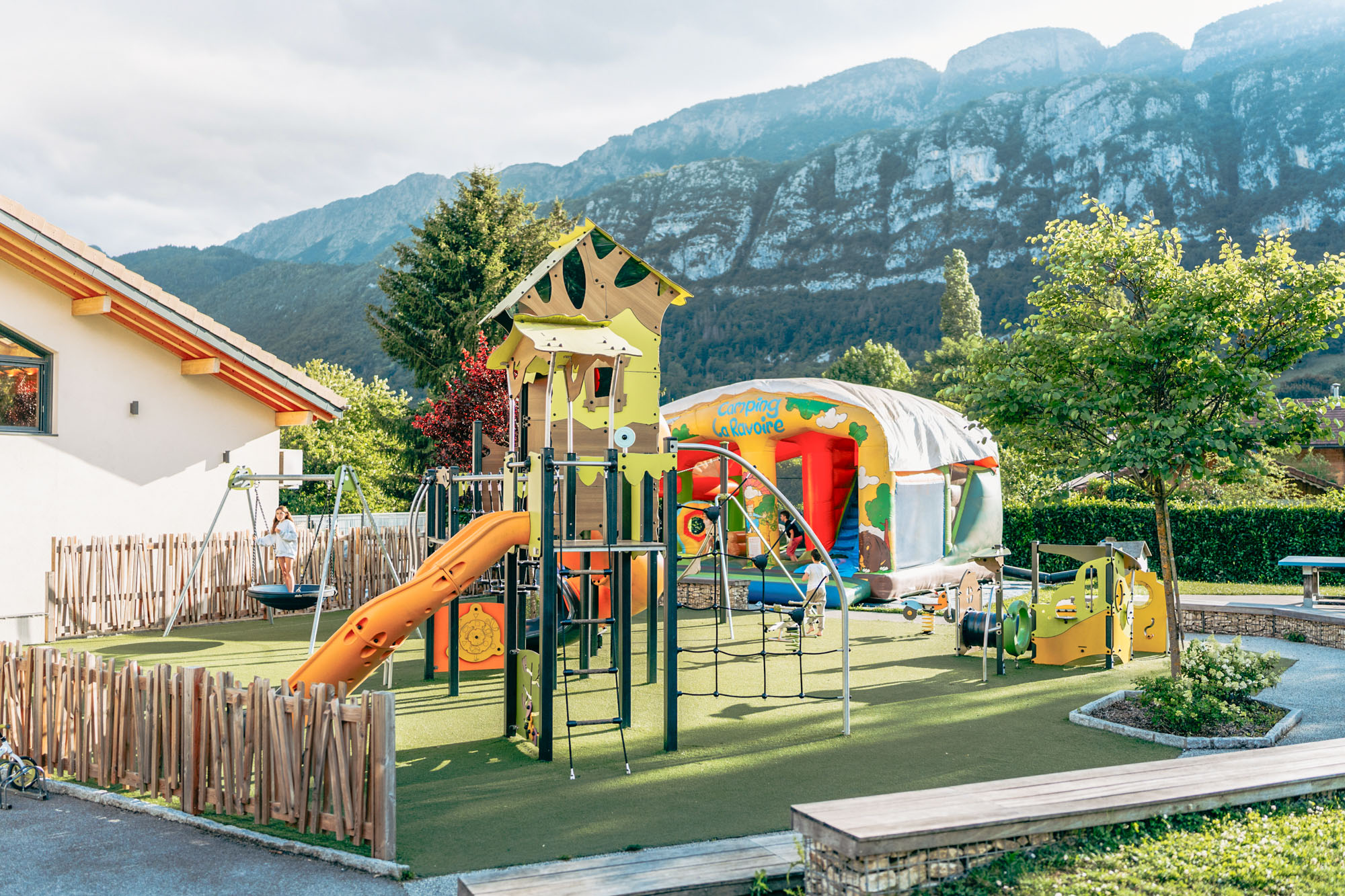 aire de jeux au camping La Ravoire à Doussard