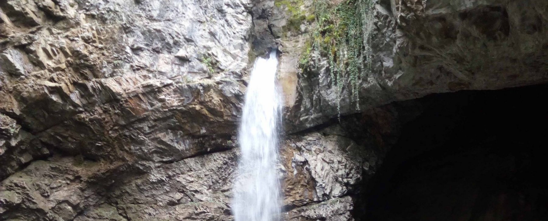 cascade d angon 1800x725