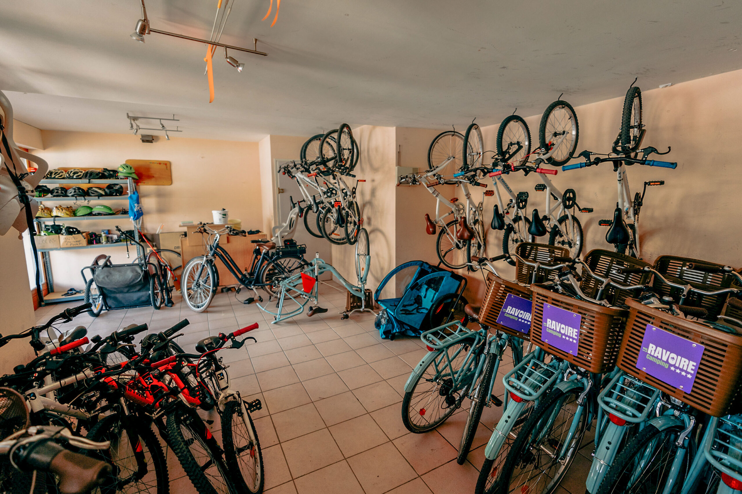 verhuur van fietsen voor een tocht door de Alpen op camping La Ravoire