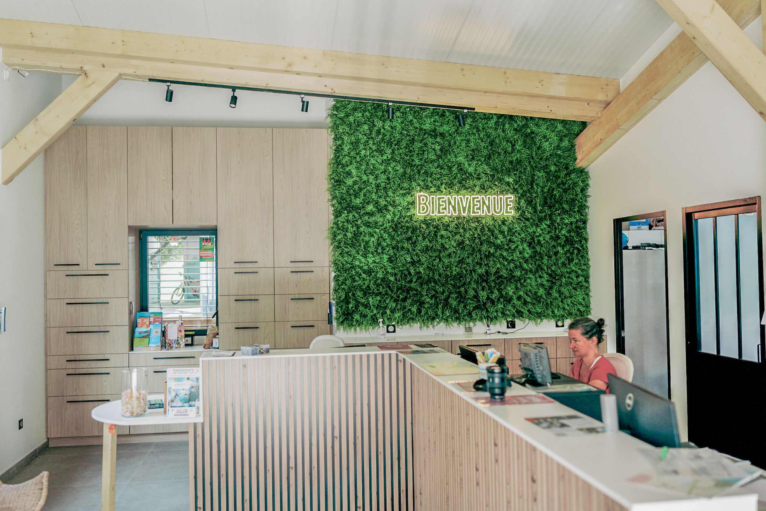 Lo Velâgo campsite reception during your vacation in the Alps