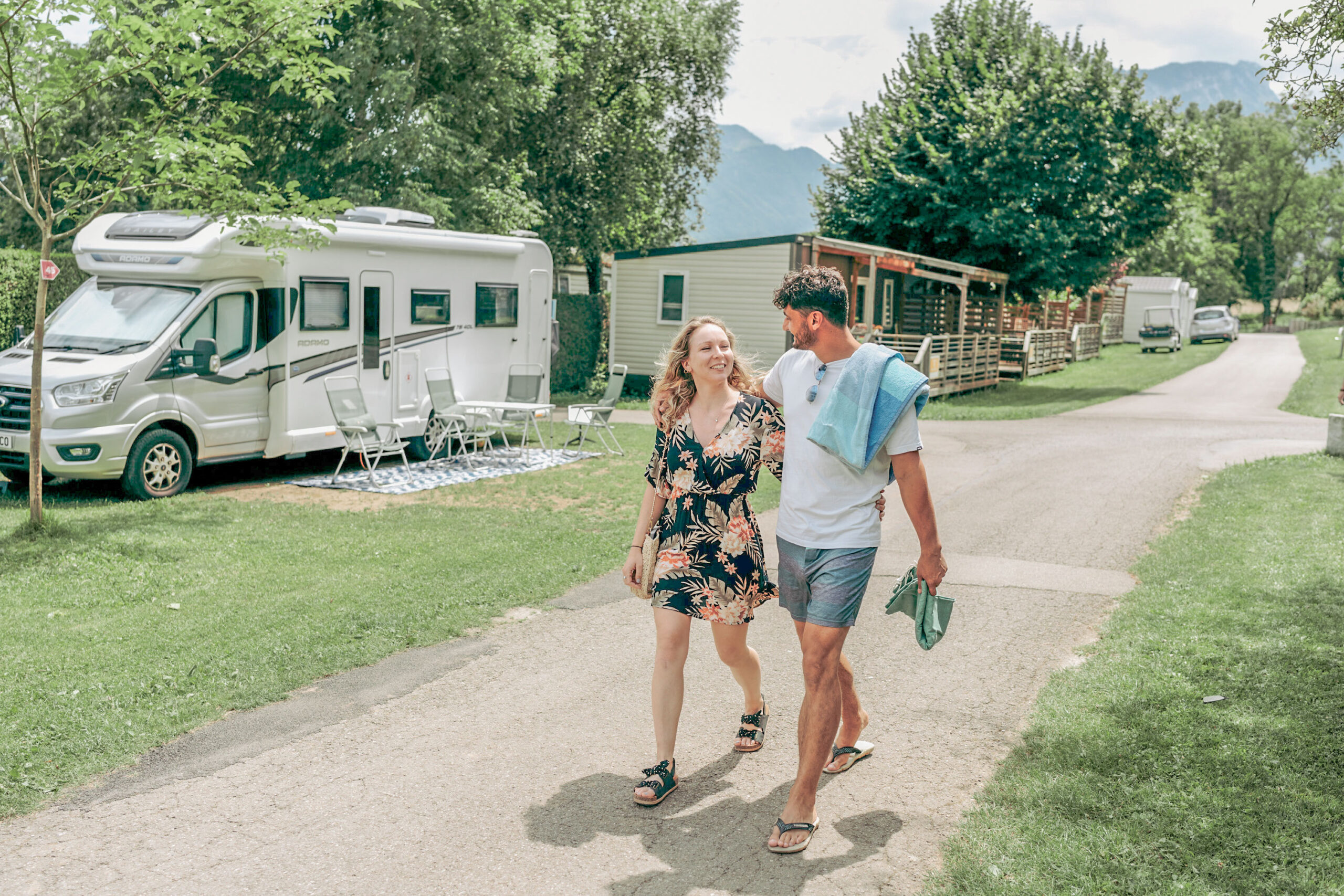 couples vacation at lathuile campsite